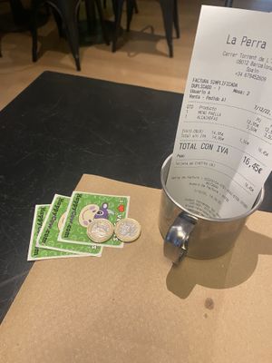 Share love   at La Perra Verde in Barcelona