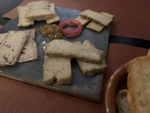 Tabla de Kesos #Veganuary at La Perra Verde in Barcelona