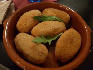 Croquetas at La Perra Verde in Barcelona