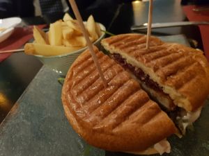 No chicken burger at La Perra Verde in Barcelona