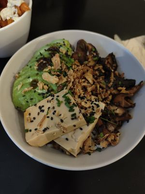 Bowl de tofu at La Perra Verde in Barcelona