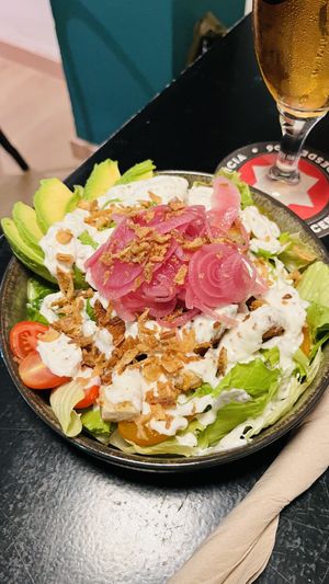 Ensalada de la casa  at La Perra Verde in Barcelona