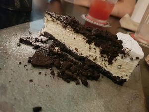 Oreo and passionfruit ice cream cake at La Perra Verde in Barcelona