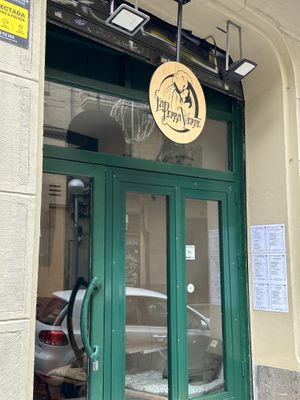 Entrance  at La Perra Verde in Barcelona