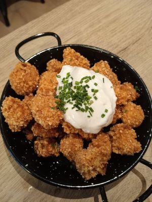 Crispetes de coliflor at La Perra Verde in Barcelona