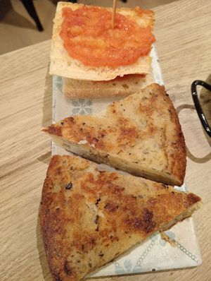 Tortilla trufada at La Perra Verde in Barcelona