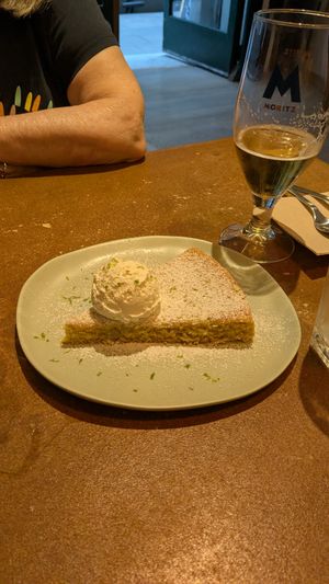 Tarta de Santiago at La Perra Verde in Barcelona
