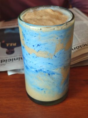 Blue dragon smoothie with blue spirulina and peanut butter at JAJAJANA in Merida