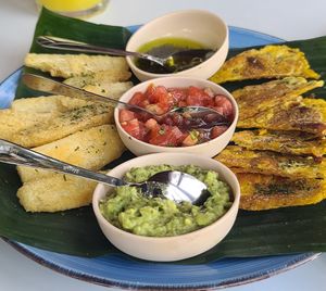 Dip Trio at Pura Vida in Roatan
