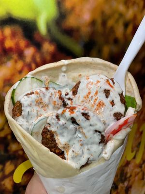 It looks nice and tastes nice too!

 at Halalal in Busan