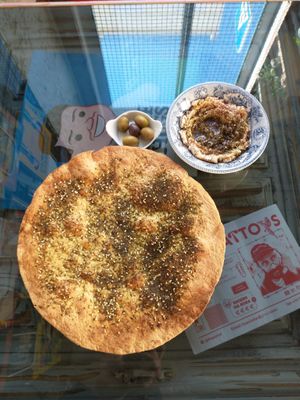 Vegan Labaneh cheese with zaatar pita bread at PENTAGON in Lisbon