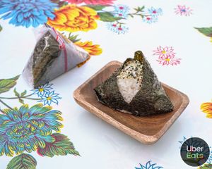 vegan onigiris at PENTAGON in Lisbon