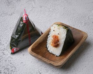 umeboshi onigiri 
vegan at PENTAGON in Lisbon