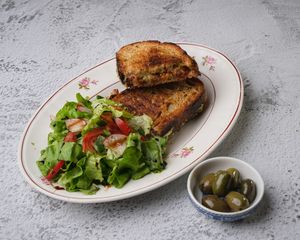 toast at PENTAGON in Lisbon