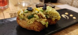 Krispy rice avocado at Bloom Sushi in Paris