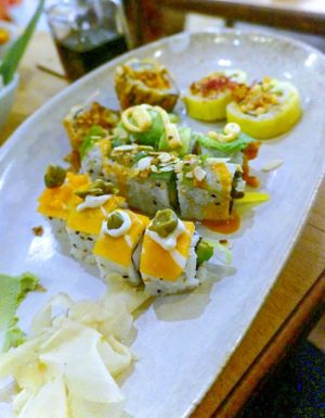 Sushi plate (16 pieces) at Bloom Sushi in Paris