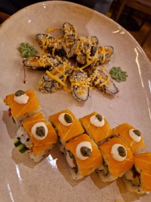 Crunchy Zalmon Maki and Philadelphia at Bloom Sushi in Paris