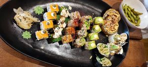 Le menu duo (manque les gyoza) at Bloom Sushi in Paris