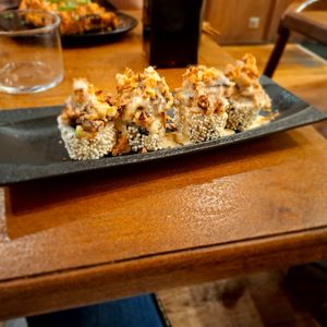 Mr Crunch 🫠 
Idéal pour les personnes amoureuses des champignons 🍄‍🟫🤤 at Bloom Sushi in Paris