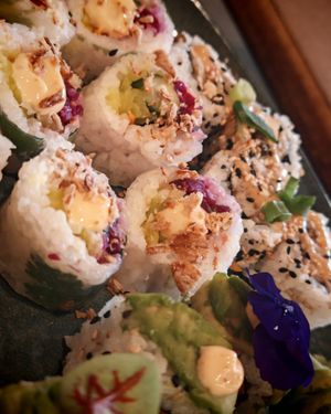 Forest Bump
Smoked tofu, enoki tempura,
shiitake teriyaki, black garlic sauce at Bloom Sushi in Paris