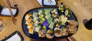 Des makis aussi magnifiques que délicieux !!! at Bloom Sushi in Paris
