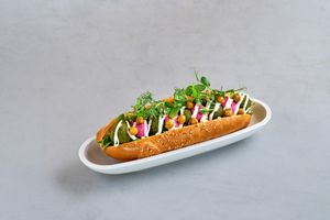 Yallah Yallah
Sauerteig Bun I Falafel I Pink-Hummus I Limettenaioli I Rucola at Lacanto in Freising