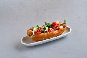 Gondoliere
Sauerteig Bun I Salsiccia I Rucola I geschmorte Tomate I Parmesan at Lacanto in Freising