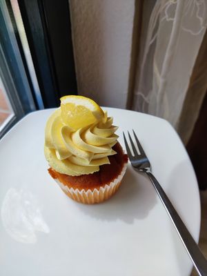 Zitronencupcake at Die kleine Zuckerbackerei in Bochum
