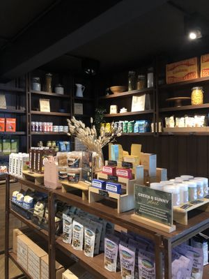 shop  at GREEN & SUNNY in Bangkok