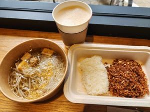 Some soup noodles, maybe garlic taste, fair enough. The sticky rice (a bit so little) and so good shredded vegan soy protein
Good Thai milk tea, coco juice, early milk tea, cappu! at GREEN & SUNNY in Bangkok
