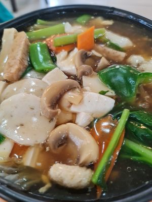 Claypot noodle at SHU Vegetarian 蔬方斋 - Bedok in East Singapore