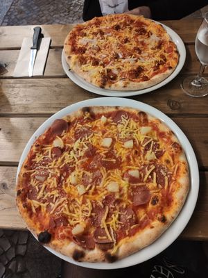 Hawaii and Tonno pizzas at Zeus Pizza in Berlin