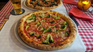 Pizza Brokkoli at Zeus Pizza in Berlin