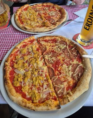 vegan tonno & salami at Zeus Pizza in Berlin