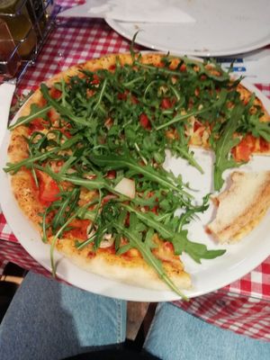 Vegan rucola pizza at Zeus Pizza in Berlin