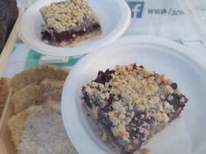 Blueberry crumble bar gf&vegan at Green Panda - Curacao in Willemstad