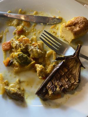 Curry de légumes sauté végétal et quenelle de semoule (oups j’étais affamée)  at Cantine de la Bio in Nimes