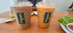 Thai iced coffee and tea at JVgan Healthy Food in Sri Racha