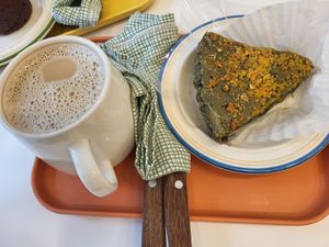 Milktea and Mugwort-Sticky-Rice-Cake - both delicious! at Meandri  in Busan