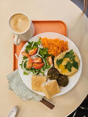 Hummus platter and latte at Meandri  in Busan