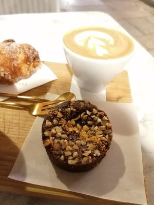Vegan brownie and latte #Veganuary at Espresso Mafia  in Girona
