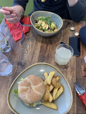 Burger 🍔 & Bowl 🍲 😋  at Rascals Cafe in Perth