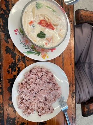 Tom Kha Vegetarian mit Reis  at 17 Vegetarian Food Stall in Koh Phangan