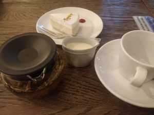 Lemon tofu "cheesecake" and hojicha at Chaya Macrobiotics - Shiodome in Tokyo