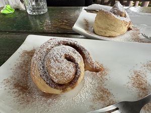 Cinnamon roll  at La Puerta Café Vivero in El Remate
