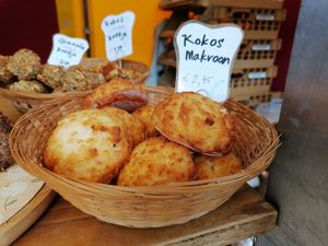 Vegan kokos makronen at BroodNodig in Groningen