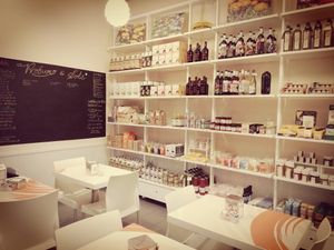 Il nostro scaffale espositivo di vendita prodotti at Profumo di Sole in Pescara