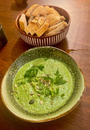 11/2025 Citroenverbena pesto dip met zuurdesembrood at Soul Kitchen in Ghent