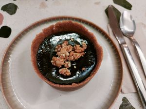 Chocolate croquant pie at Salve Kadıköy in Istanbul