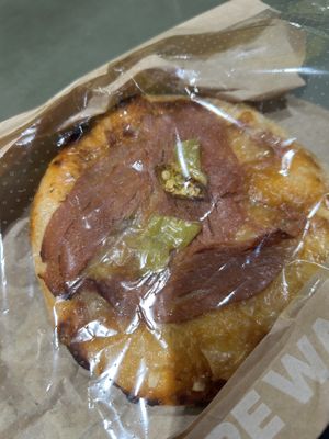 Pizzaweckerl mit LEKKA Schinken  at Billa Pflanzilla in Vienna